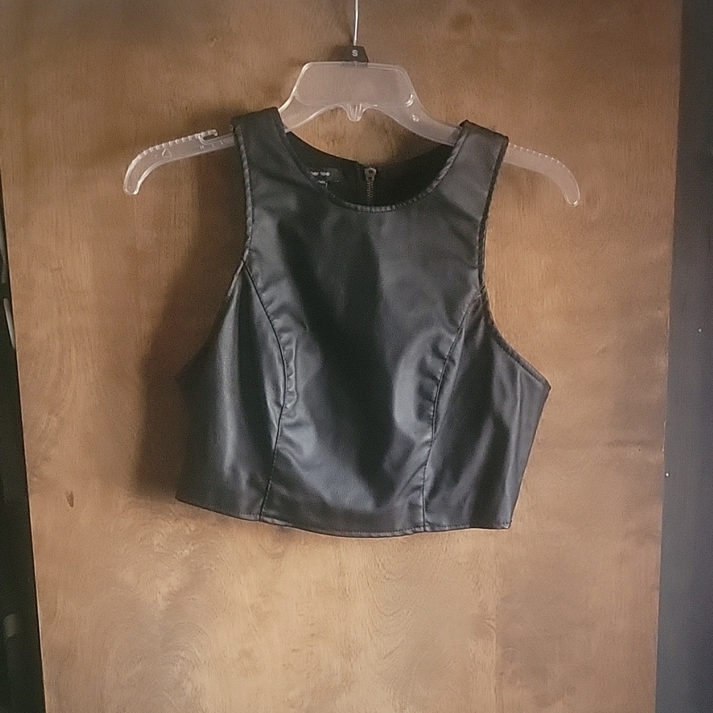 Black Sleeveless Crop Top